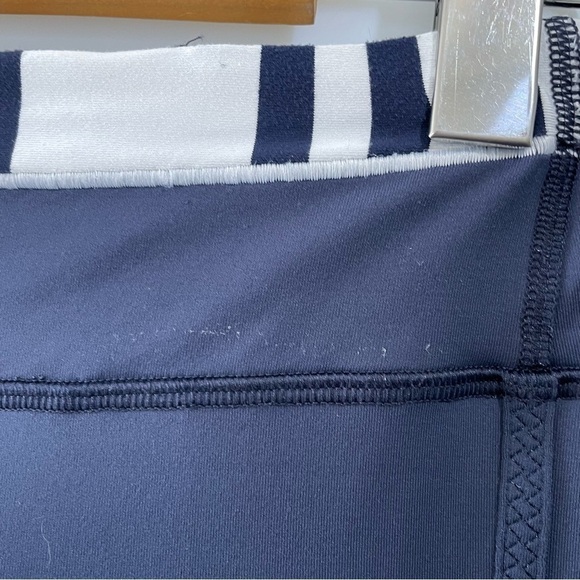 [4] Lululemon Women’s Up The Pace Crop Nautical Navy Blue & White Stripes - Picture 11 of 16